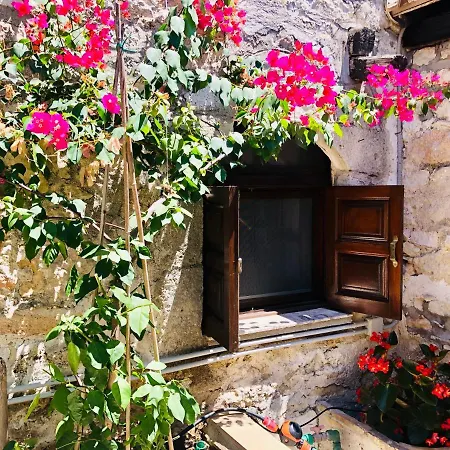 וילה Katsaneiko Mansion