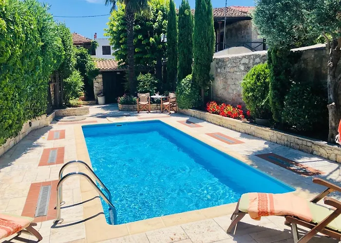 Katsaneiko Mansion וילה אפיטוס